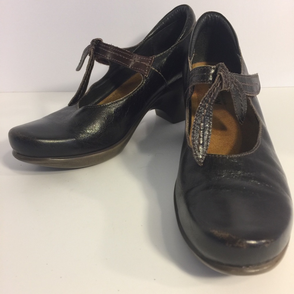 Naot Pleasure Leather Mary Jane Pumps